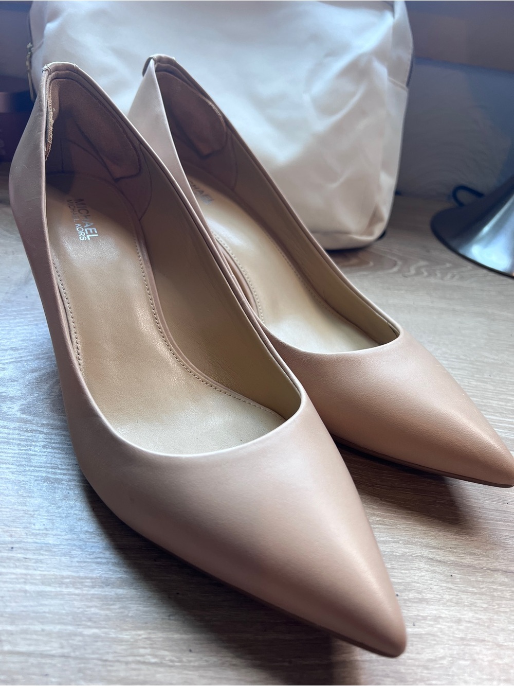 Michael Kors Nude Leather Pointed Toe Pump Heels Size 9.5